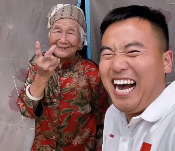 大咖配资 光明时评：“蹭饭书记”为何自带感染力？