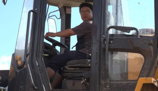 驰盈配资 洪水中的“逆行书记”