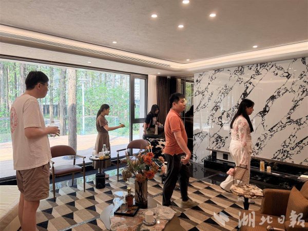 百胜证券 猛增54%，单日800组到访！这个黄金周，武汉楼市为何持续升温？